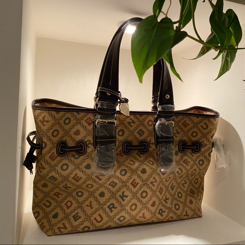 DOONEY & BOURKE 💝 PURSE